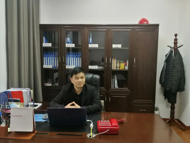 张家界国辉建材有限公司,张家界塔吊租赁,施工电梯租赁,重型吊车租赁,随车吊租赁,办公车辆