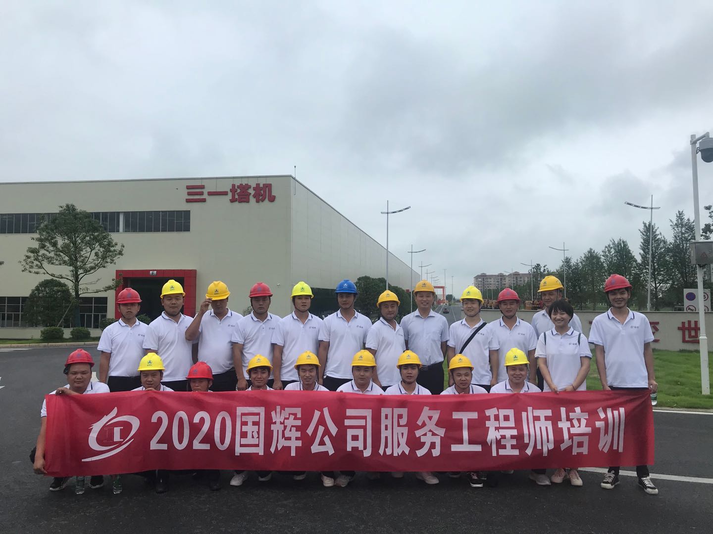 张家界国辉建材有限公司,张家界塔吊租赁,施工电梯租赁,重型吊车租赁,随车吊租赁,办公车辆