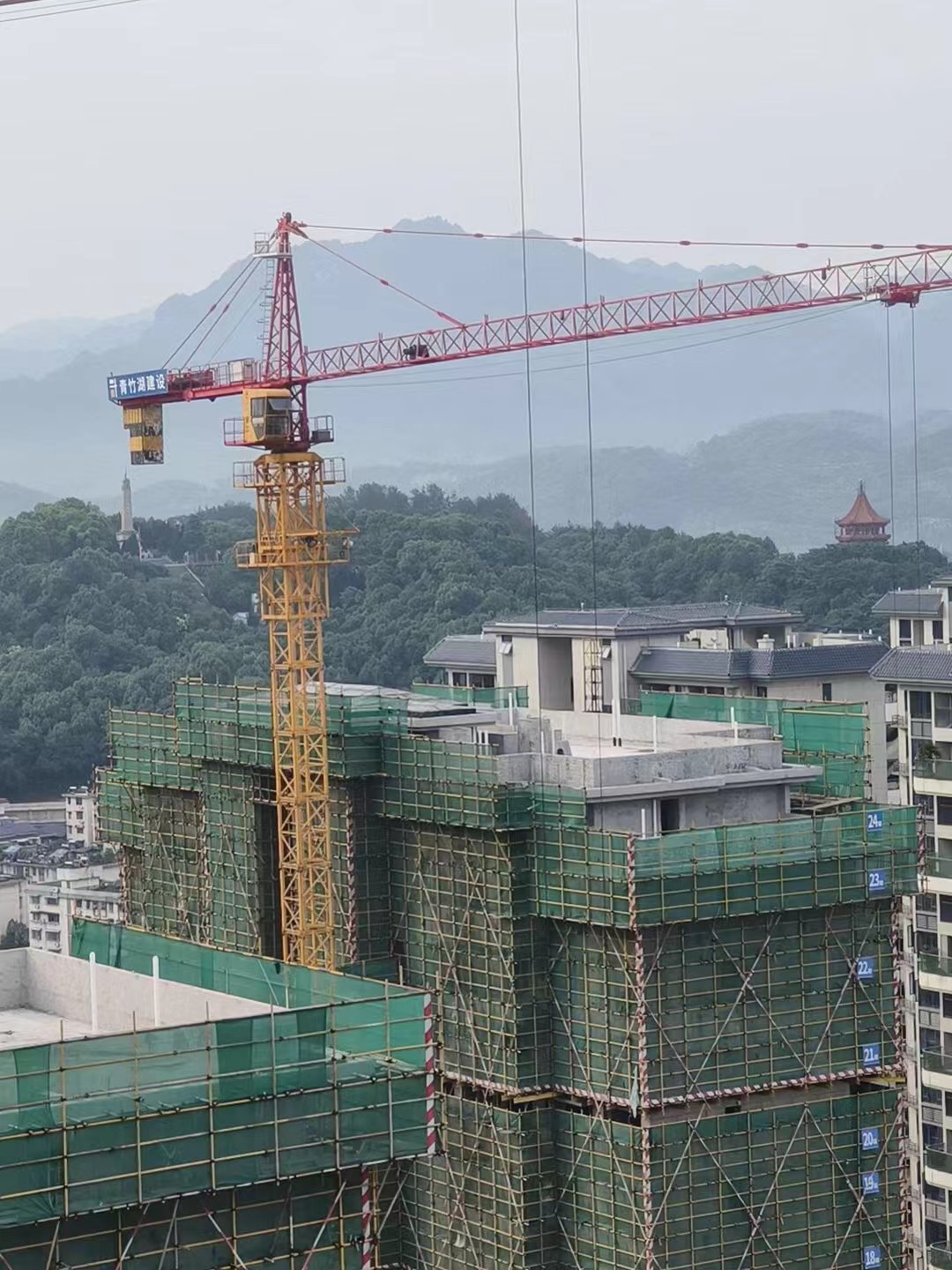 张家界国辉建材有限公司,张家界塔吊租赁,施工电梯租赁,重型吊车租赁,随车吊租赁,办公车辆