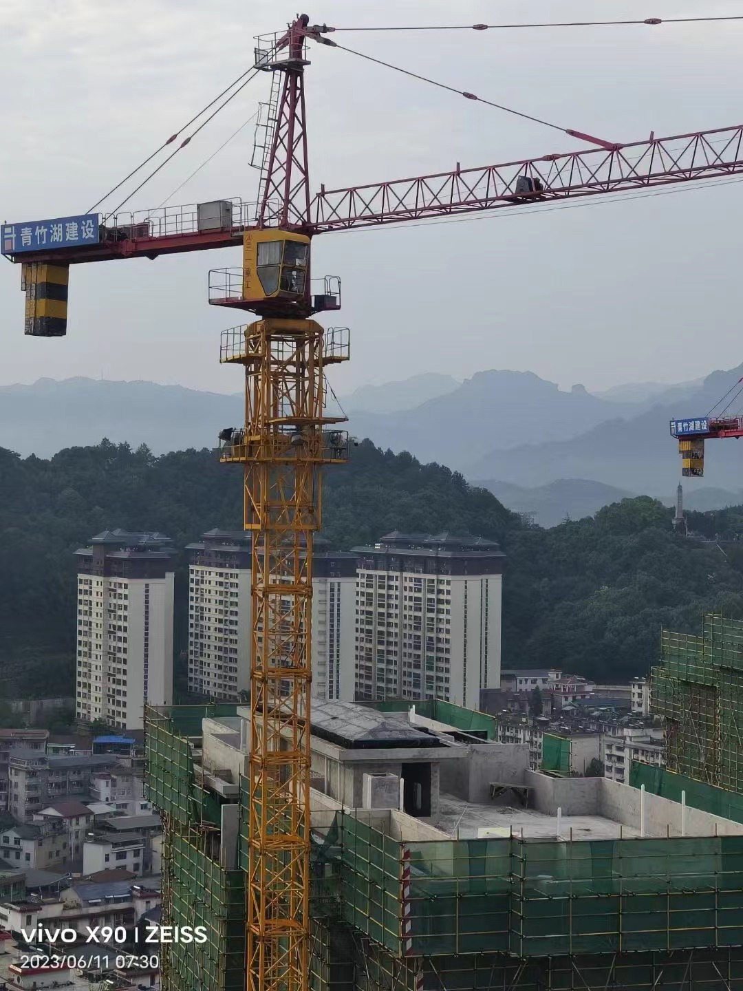 张家界国辉建材有限公司,张家界塔吊租赁,施工电梯租赁,重型吊车租赁,随车吊租赁,办公车辆