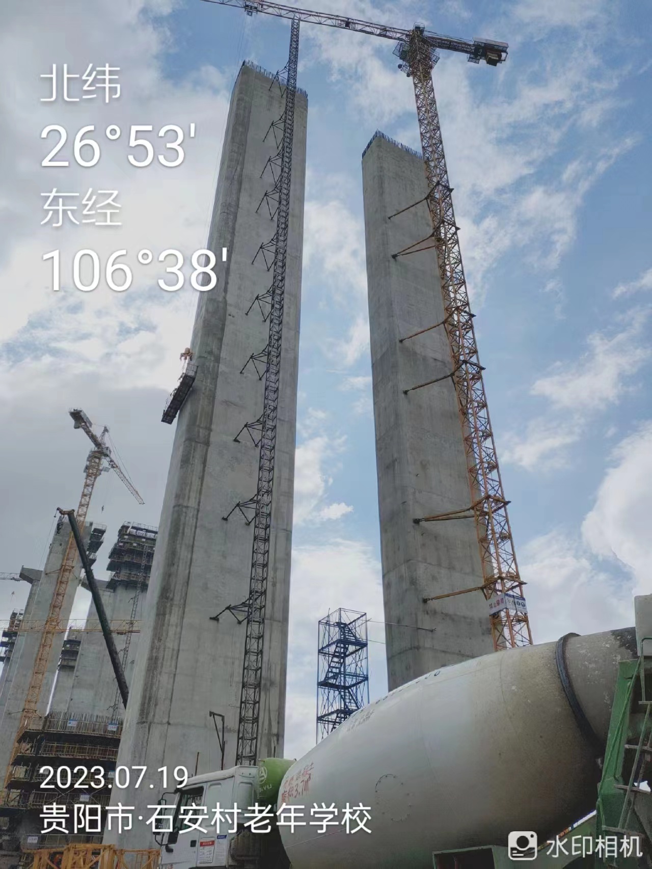 张家界国辉建材有限公司,张家界塔吊租赁,施工电梯租赁,重型吊车租赁,随车吊租赁,办公车辆